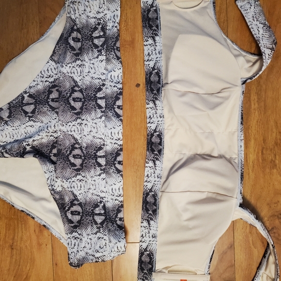 Roxy Earle X Joe Fresh Snakeskin Bathing suit - Picture 5 of 8